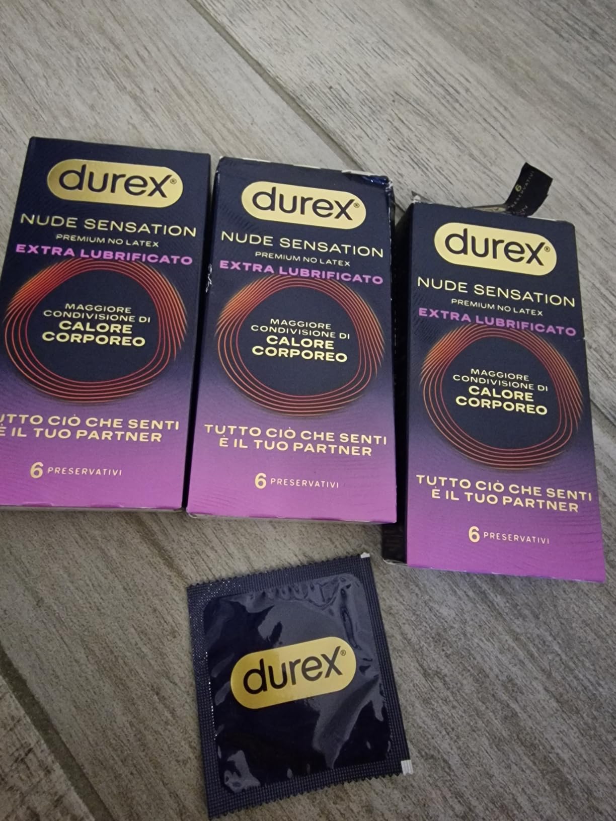 Durex Nude Sensation Preservativi 12 Pezzi + Calzini Nitrile