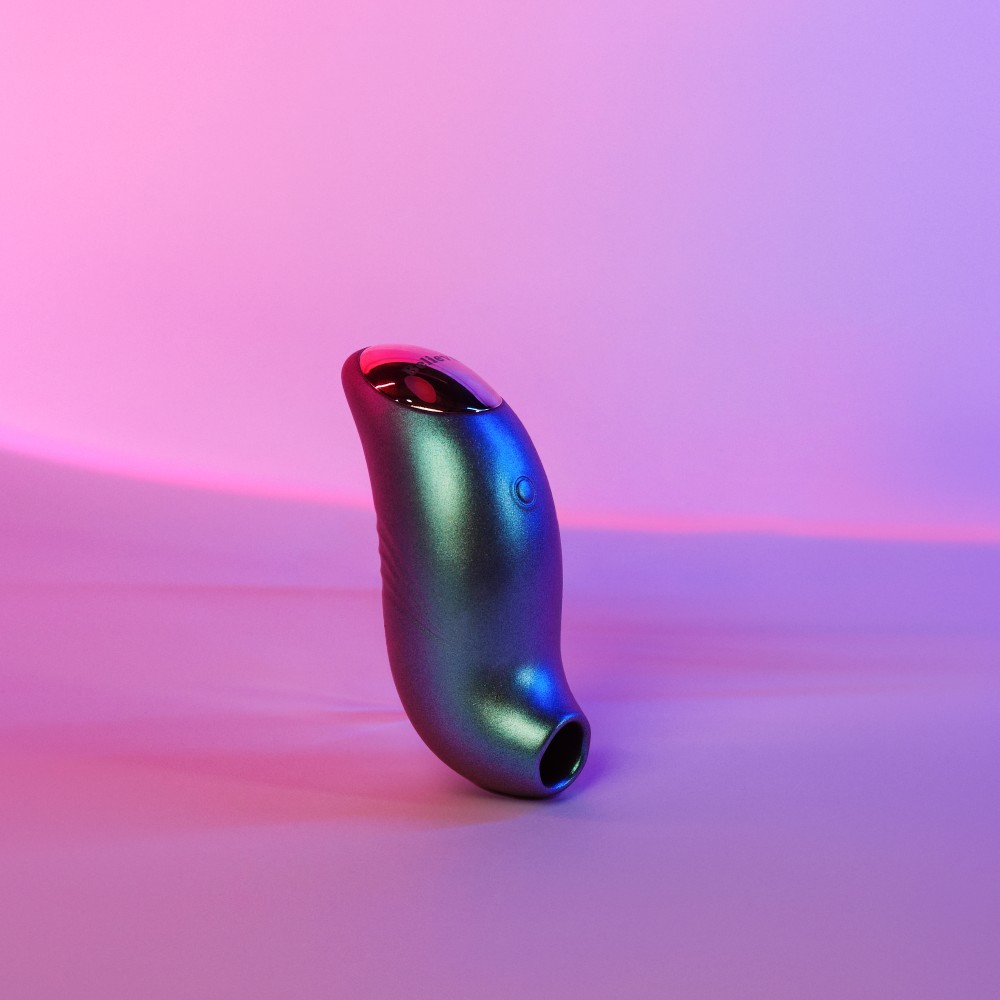 Love to Love Believer succhiaclitoride flapping iridescente
