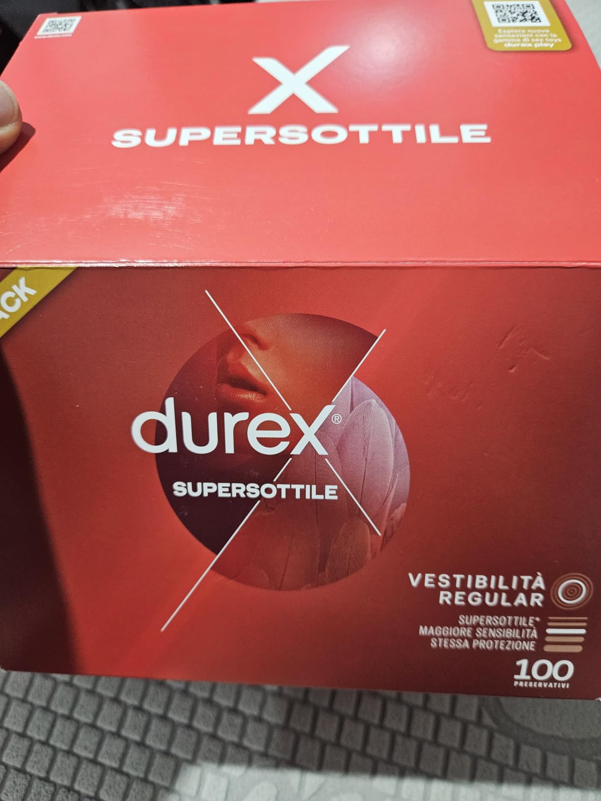 Durex SuperSottile preservativi 12 pezzi + calzini