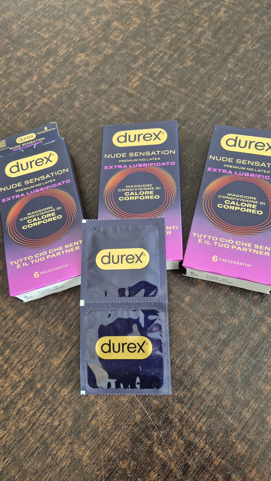 Durex Nude Sensation Preservativi 12 Pezzi + Calzini Nitrile