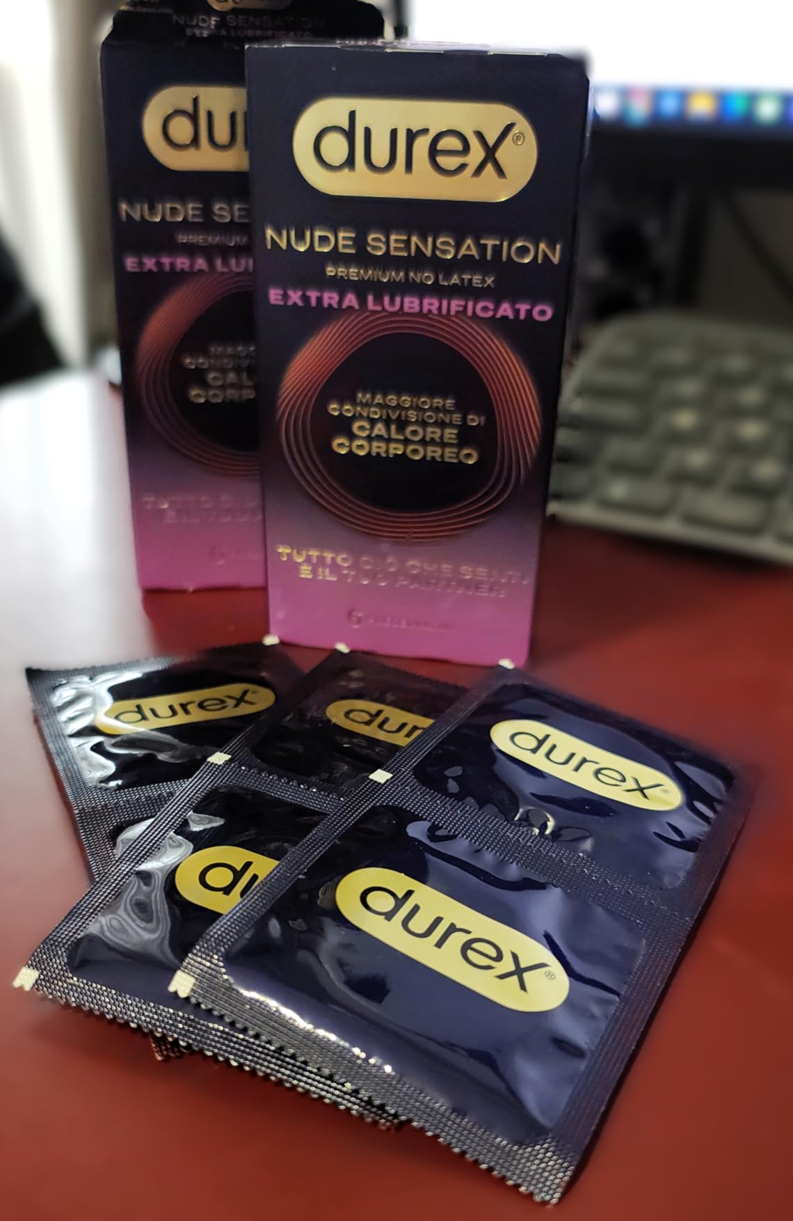 Durex Nude Sensation Preservativi 12 Pezzi + Calzini Nitrile