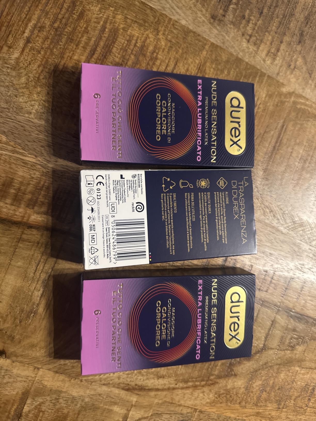 Durex Nude Sensation Preservativi 12 Pezzi + Calzini Nitrile
