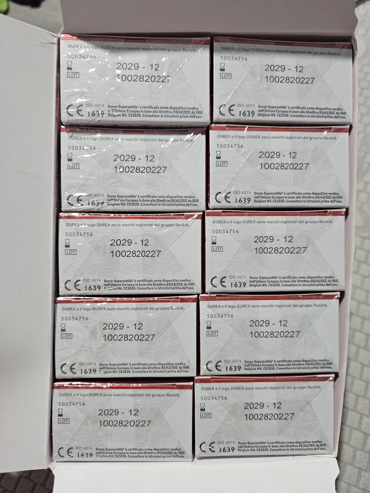 Durex SuperSottile preservativi 12 pezzi + calzini