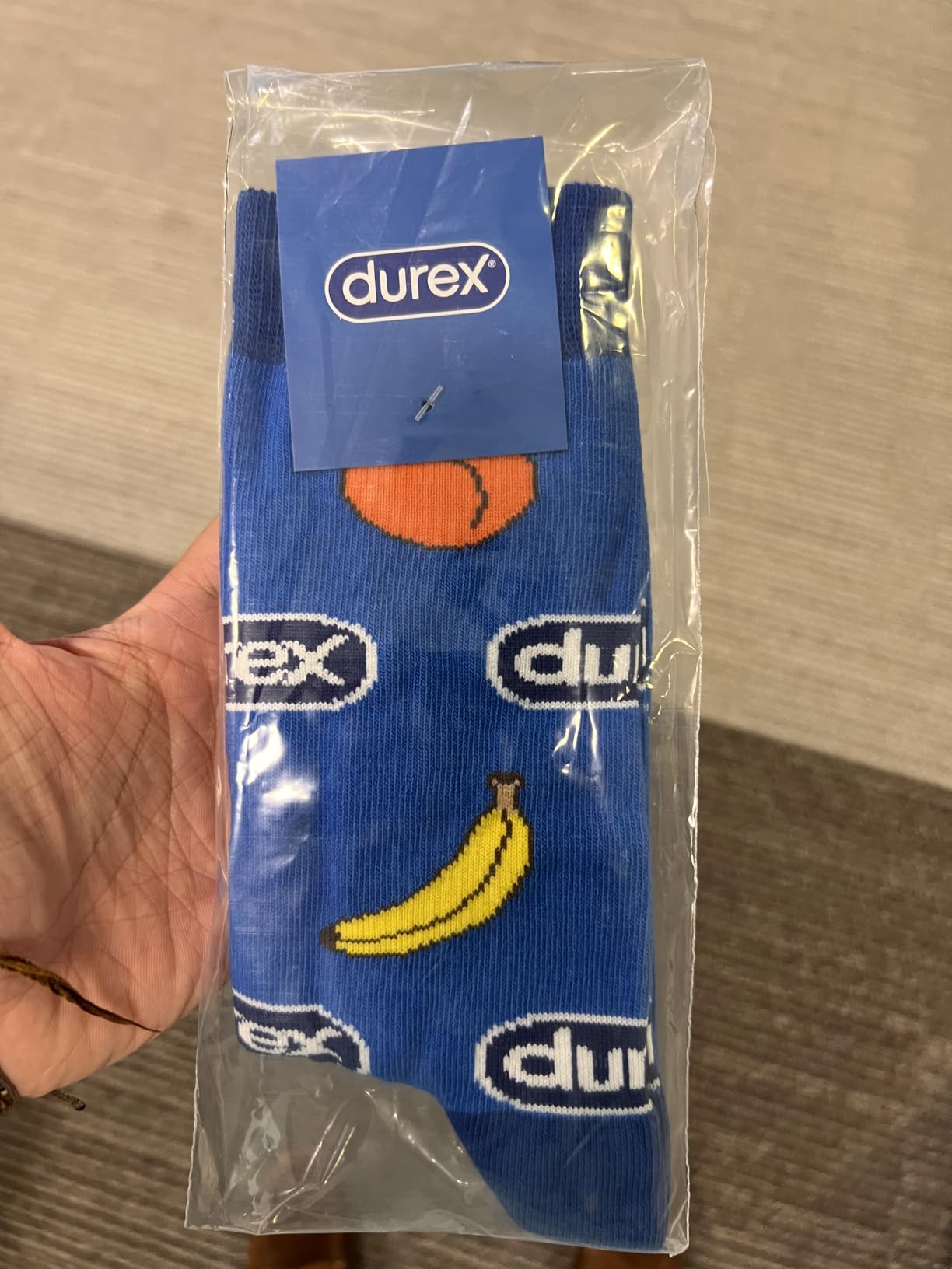 Durex SuperSottile preservativi 12 pezzi + calzini